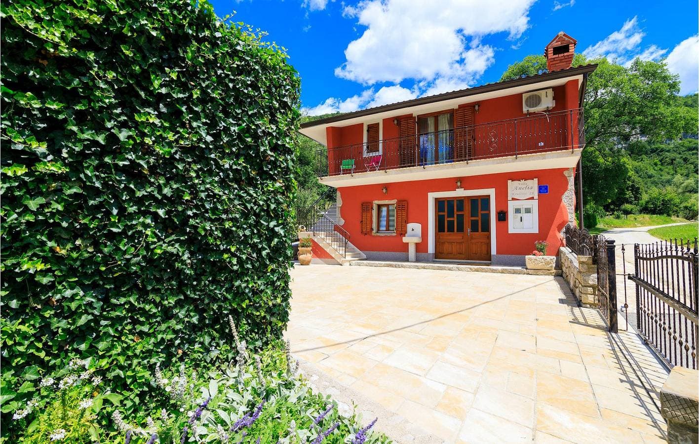 Foto 4 von 42: Modernes Apartment mit 2 Schlafzimmern und Pool in der Nähe des Stadtzentrums von Roč