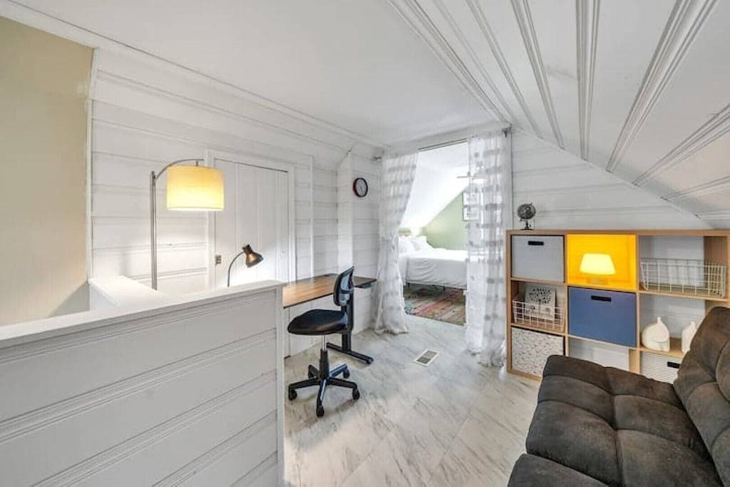 Foto 12 von 29: The Woven Oak - Gorgeous & Cozy Cottage with Game Room, Bar & 2 Full Baths