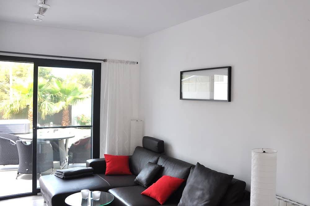 Foto 11 von 24: Moderner Bungalow mit beheiztem Pool, 50m vom Meer - Whirlpool -