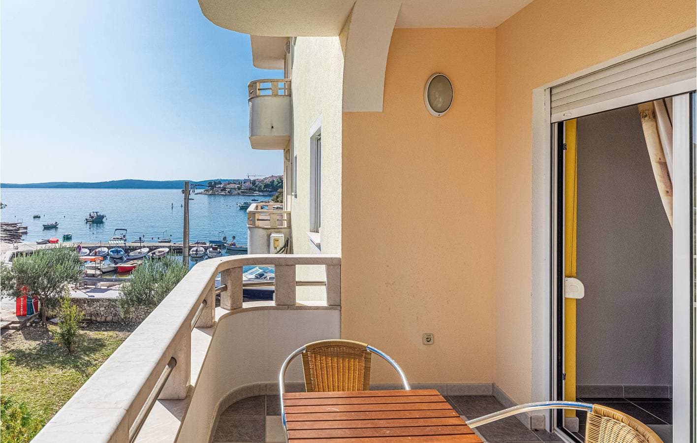 Foto 12 von 22: Urlaub am Meer: Gemütliche Ferienwohnung mit Terrasse und WLAN, 600 m vom Strand Uvala Bočići entfernt