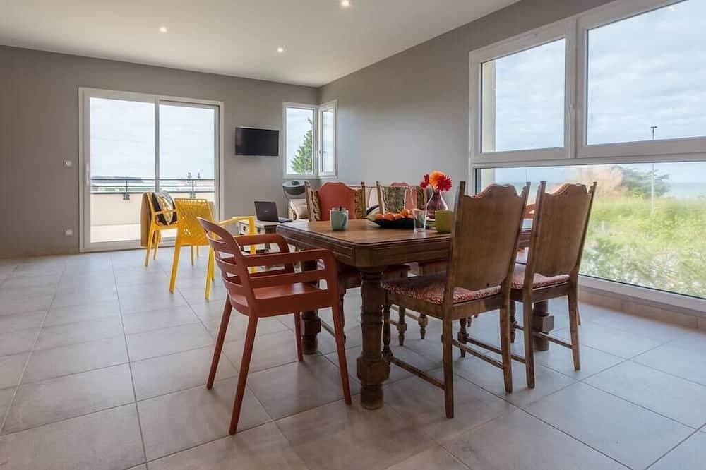 Tribord, apartment with terrace and sea view, parking 1