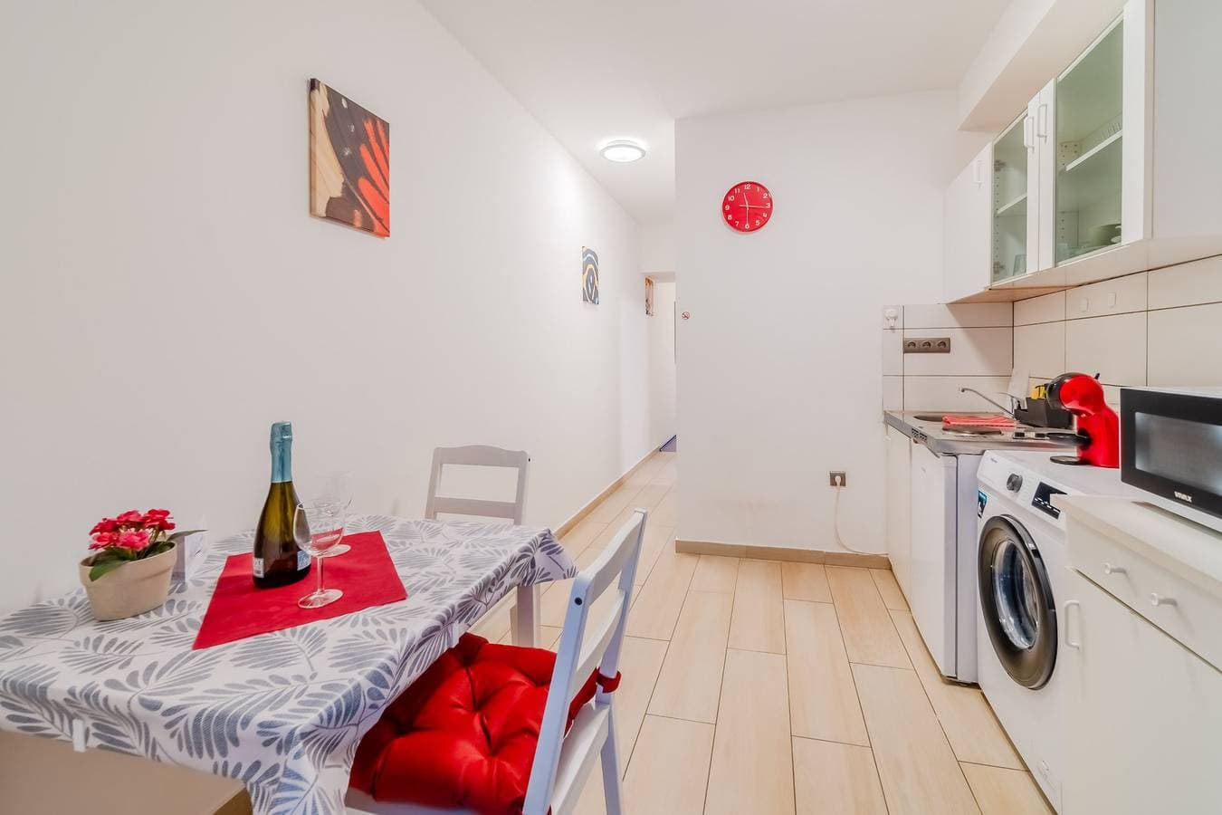 Foto 4 von 23: Red Vibe Studio Central 2