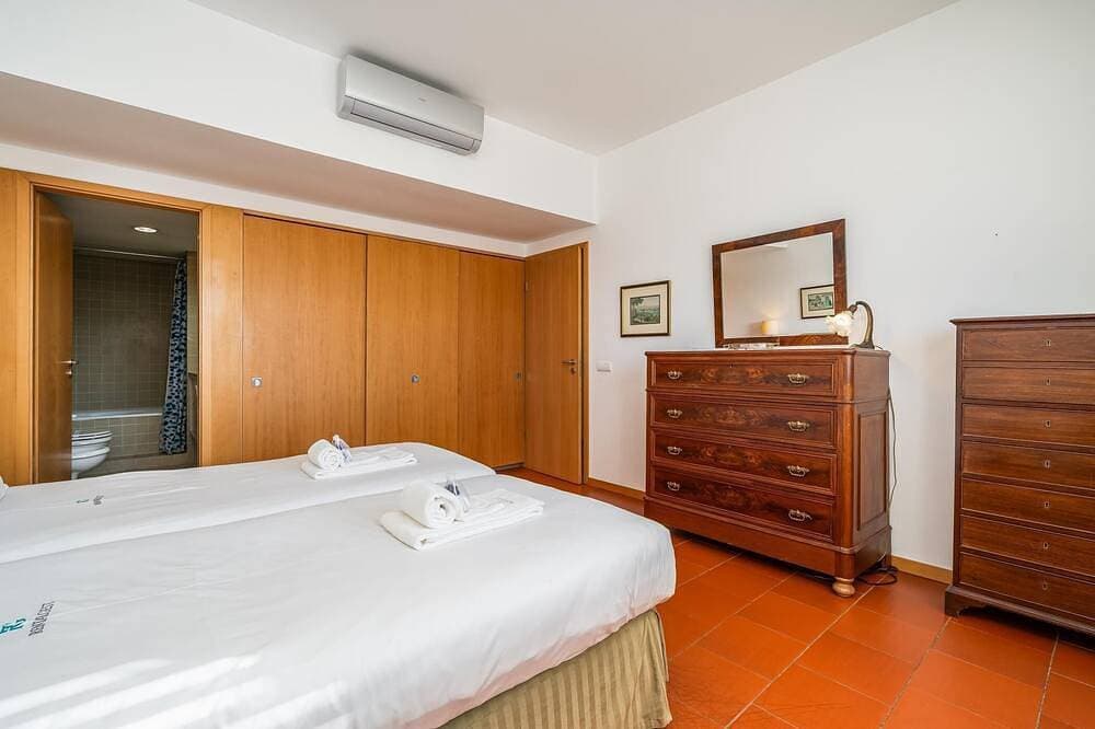 Foto 7 von 30: Top-floor marina apartment with classic charm