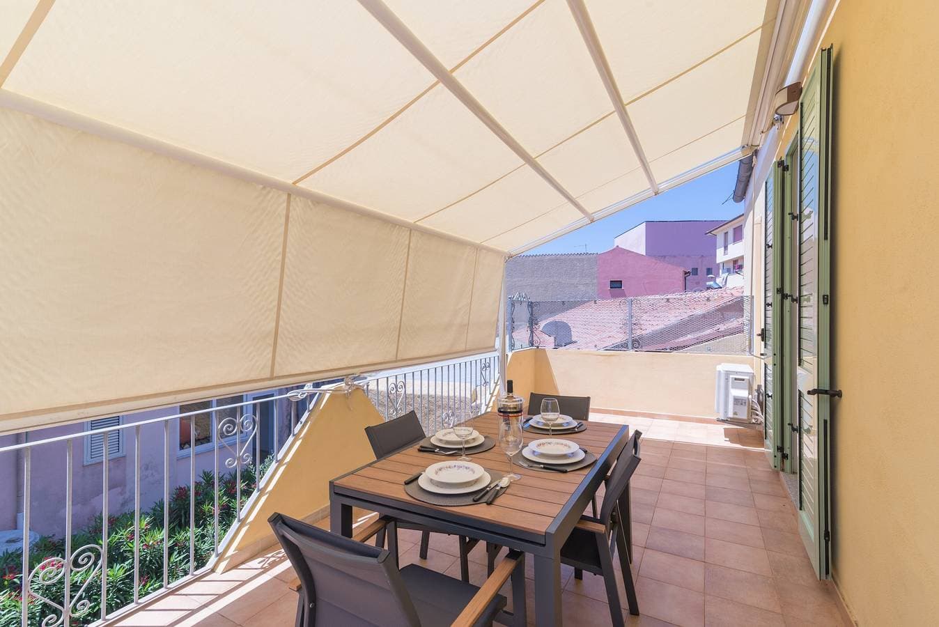 Foto 3 von 25: Ferienhaus 'Maison Chloe 2' in Strandnähe mit Balkon, Terrasse und WLAN