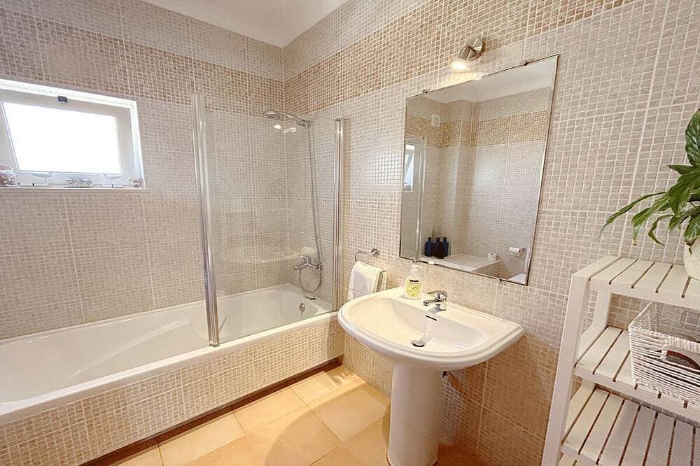 Foto 11 von 27: Villa Vista do Montanha - A Beautiful 3-Bedroom Retreat near Lagos and the Beach