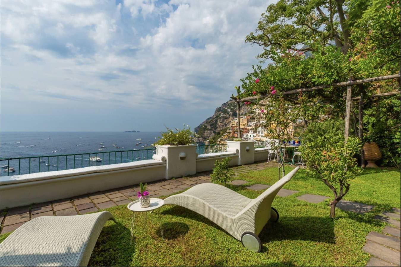 Foto 3 von 48: Villa für 6 Personen mit Balkon