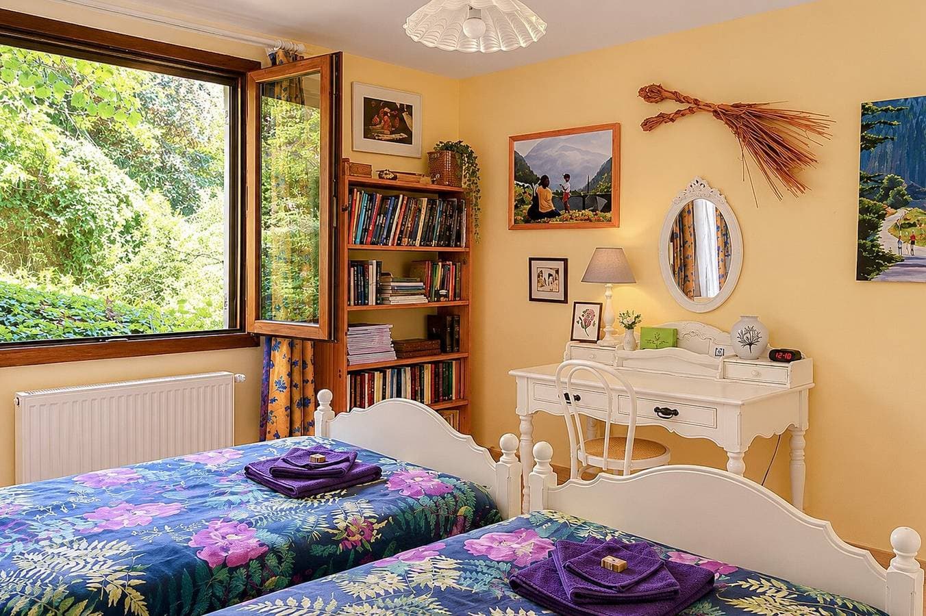 Foto 11 von 23: Gästezimmer 'Tromelin' mit privater Terrasse, WLAN und Ladestation für Elektrofahrzeuge