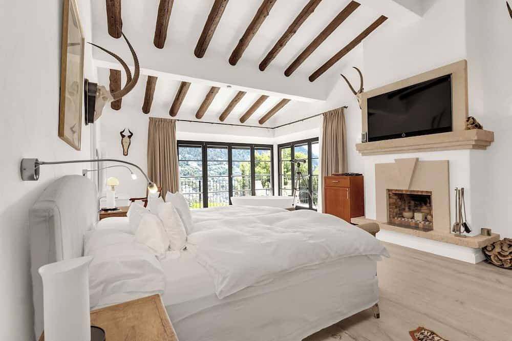 Foto 2 von 30: Luxurious villa with amazing sea view and mesmerizing sunsets in Cala Llamp