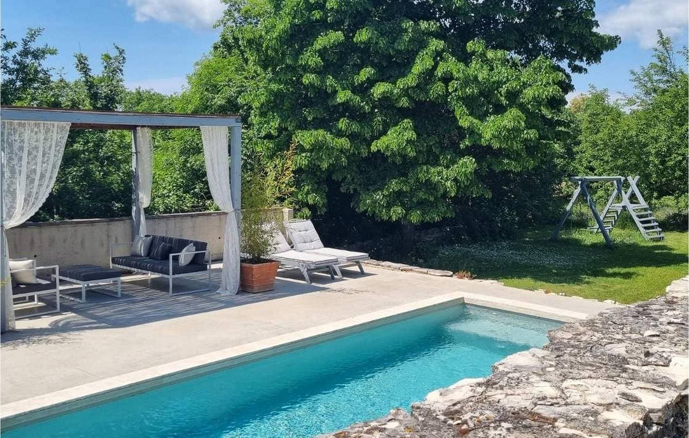 Foto 9 von 25: Charmante 80 m² große Ferienwohnung mit beheiztem Pool, Terrasse und WLAN in der Nähe von Kanfanar