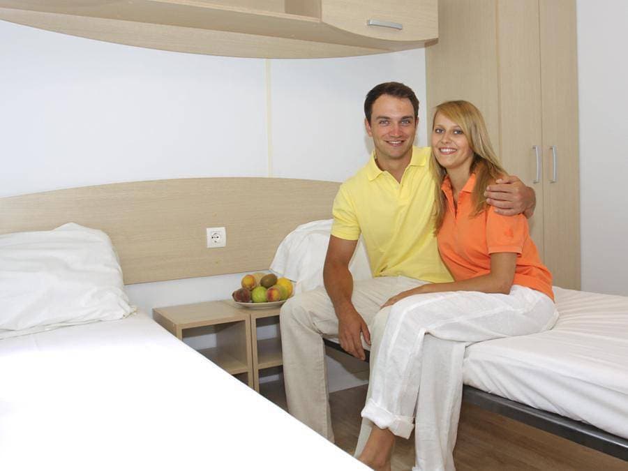 Foto 11 von 30: Camping Colleverde - Mobilheim 2 personen - Kühlschrank - Aber keine Küche