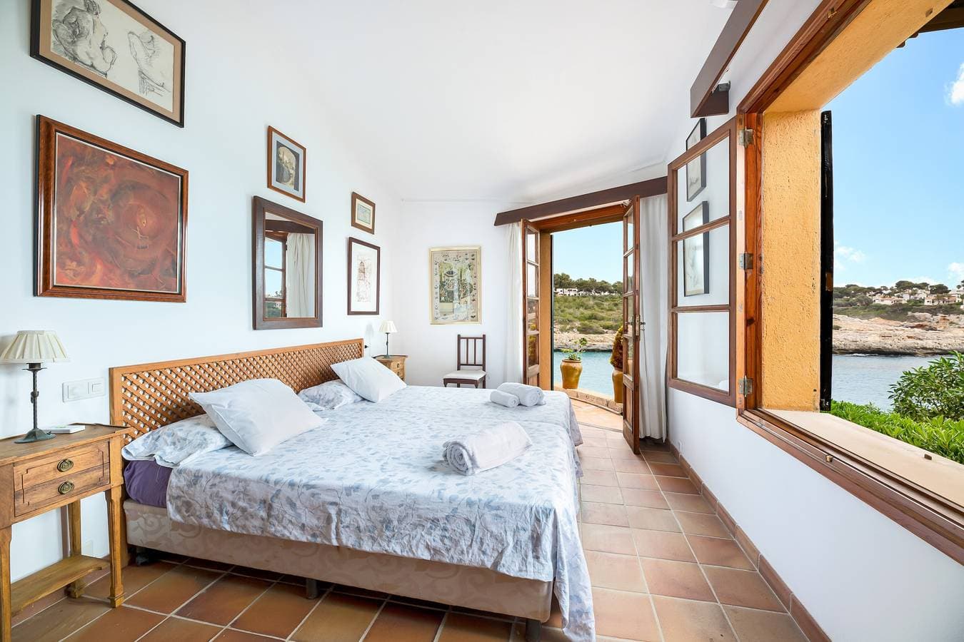 Foto 12 von 27: Villa Es Mirador mit Meerblick, WLAN, Klimaanlage, Terrasse und Garten; Parkplatz vorhanden