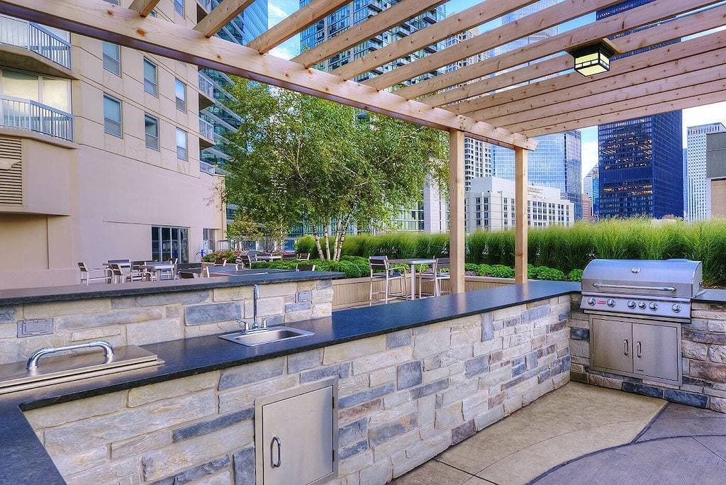 Foto 12 von 31: 52. Etage MagMile Penthouse - Ansichten, Kamin, Fitnesscenter, Pool, WiFi
