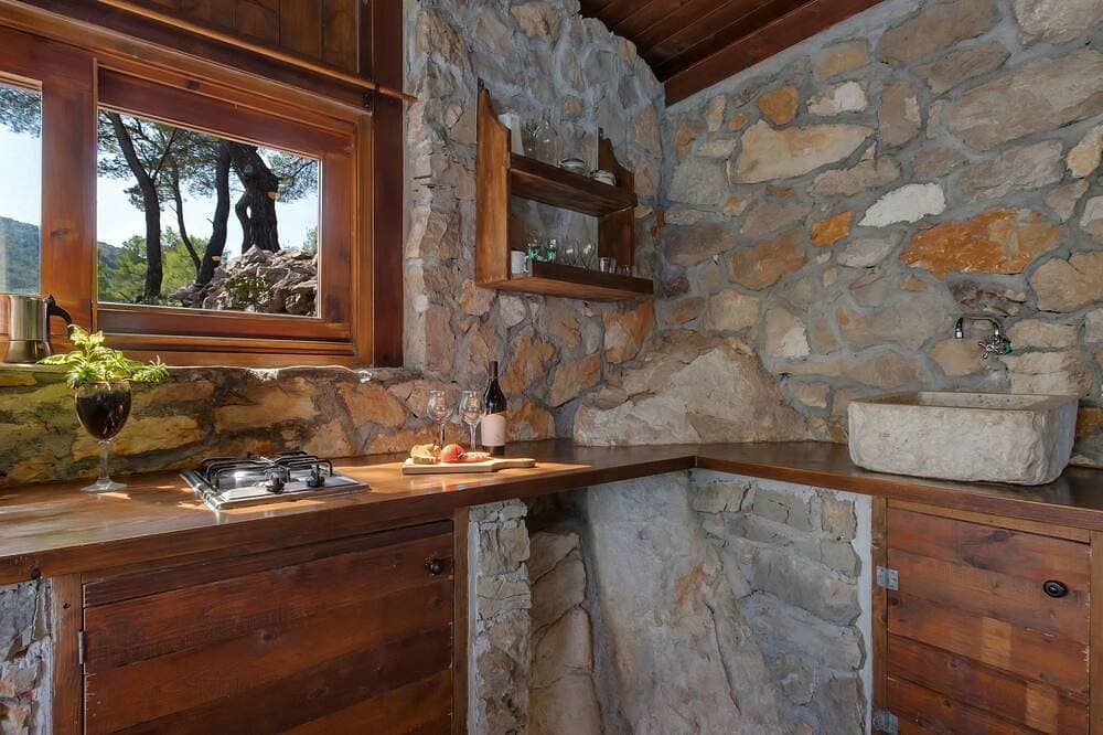 Foto 12 von 30: Haus in Općina Sućuraj mit Grill und Terrasse