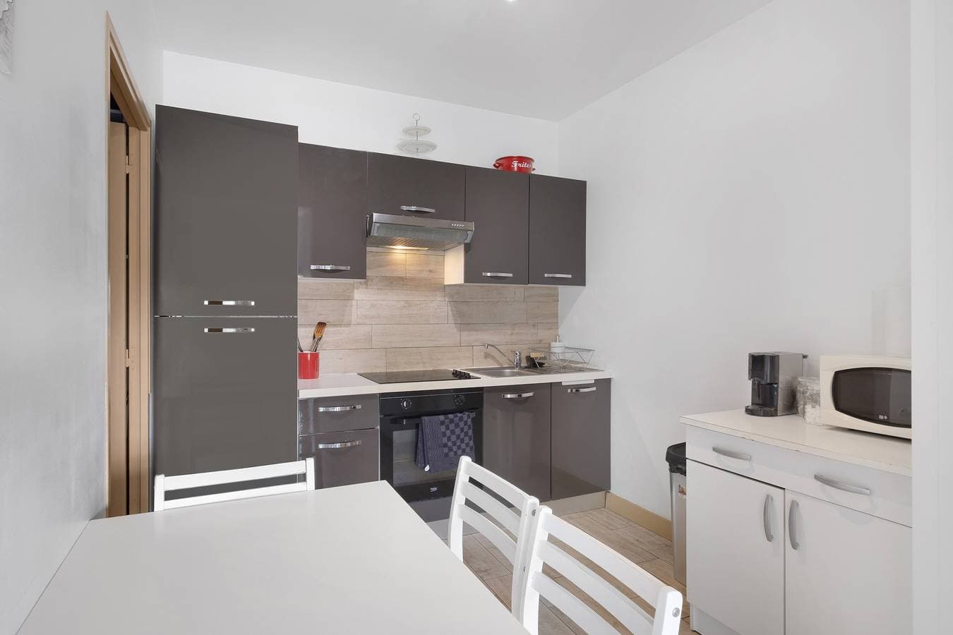 Foto 4 von 26: Apartment „Les Orangers“ mit privatem Garten, WLAN und Klimaanlage