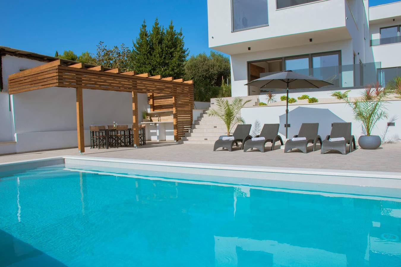 Foto 7 von 61: Neue Villa mit privatem Pool mit Meerblick