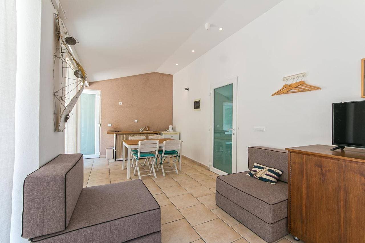 Foto 7 von 16: Studio with Terrace and Sea View