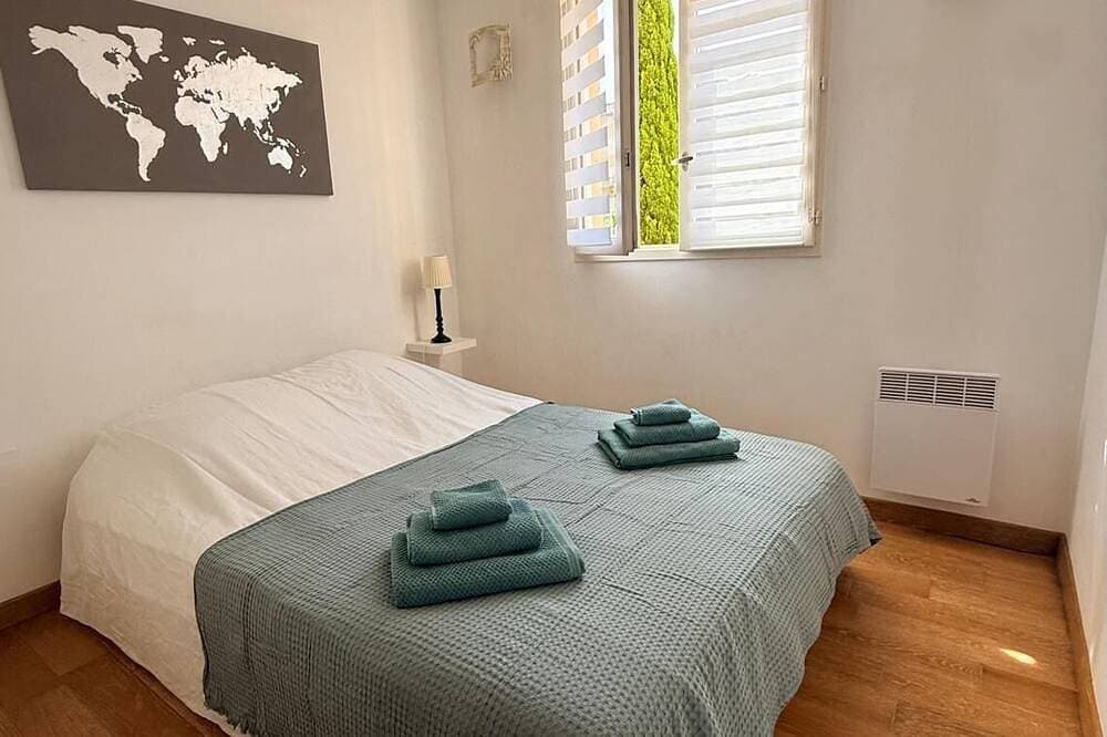 Foto 4 von 25: Apartment mit 2 Schlafzimmern, Swimmingpool und Tiefgarage