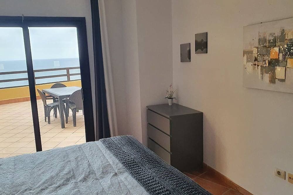 Foto 4 von 30: Immense Private Terrasse Mit Direktem Blick Auf Das Meer Und Klimaanlage, WiFi