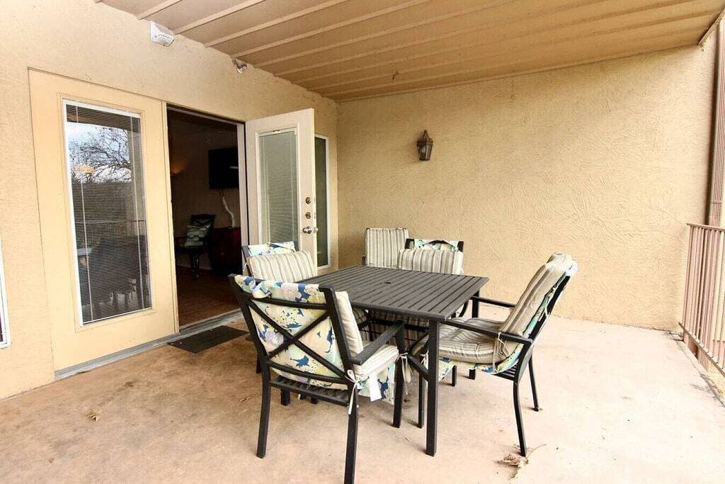 Foto 5 von 26: Shady River Oasis -2Bdr / 2Bth- Für 8 Personen!