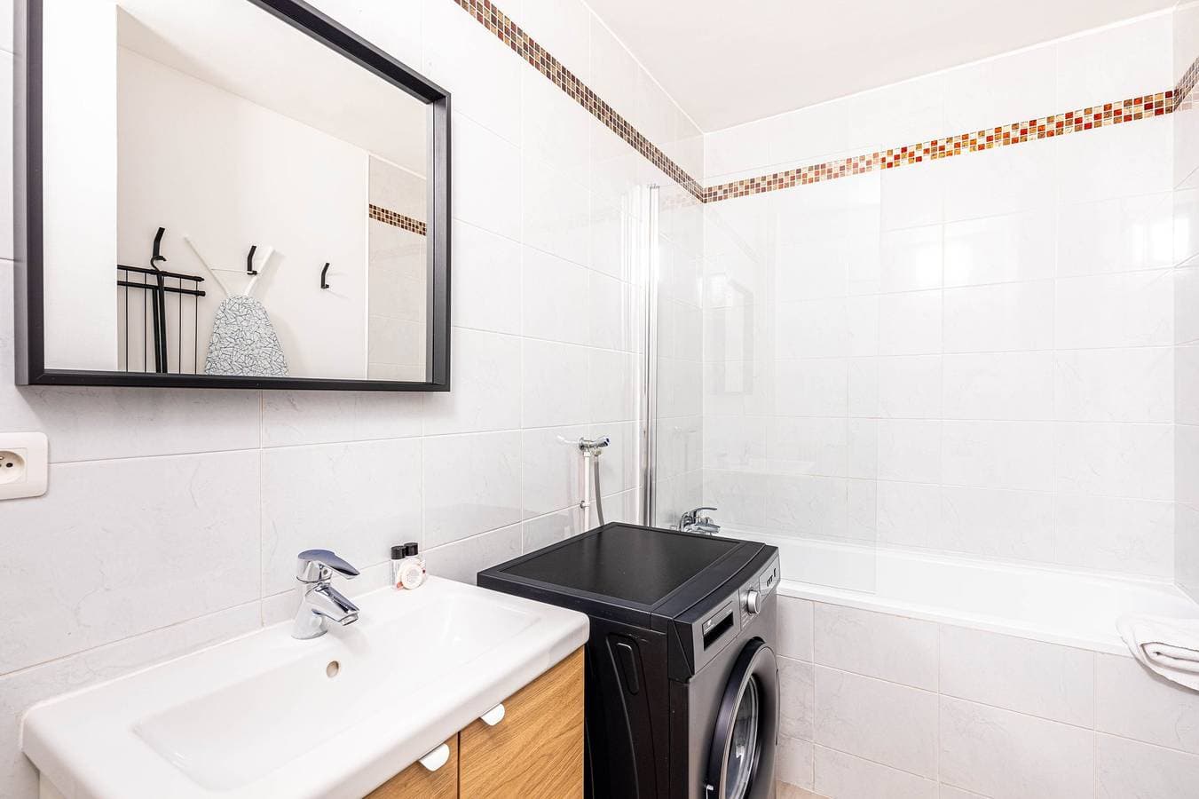Foto 6 von 17: GuestReady - Black pearl close to the metro