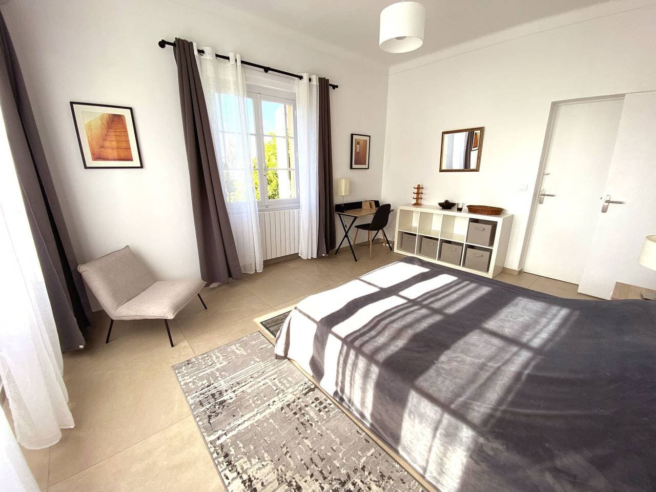 Foto 3 von 32: Geräumige und elegante Villa mit großem Garten, Swimmingpool und 3 Schlafzimmer