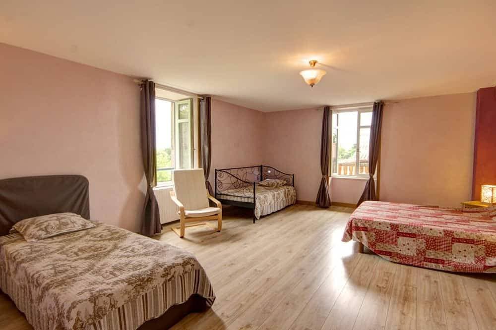 Foto 2 von 30: Großes Charaktervolles Ferienhaus für 15 Personen mit Garten in Luré