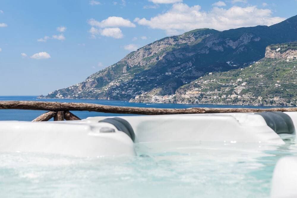 Foto 4 von 30: Entspannende Villa am Meer in Strandnähe, Maxi-Whirlpool, atemberaubende Aussicht und Parkplatz