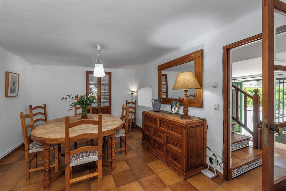 Foto 11 von 25: Traditionelles mallorquinisches Haus mit atemberaubendem Blick auf die Berge.