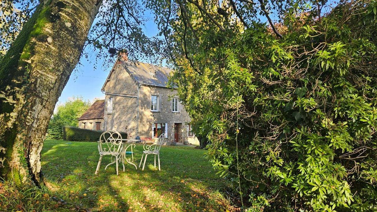 The Lions Den - La Loge Guest House 1