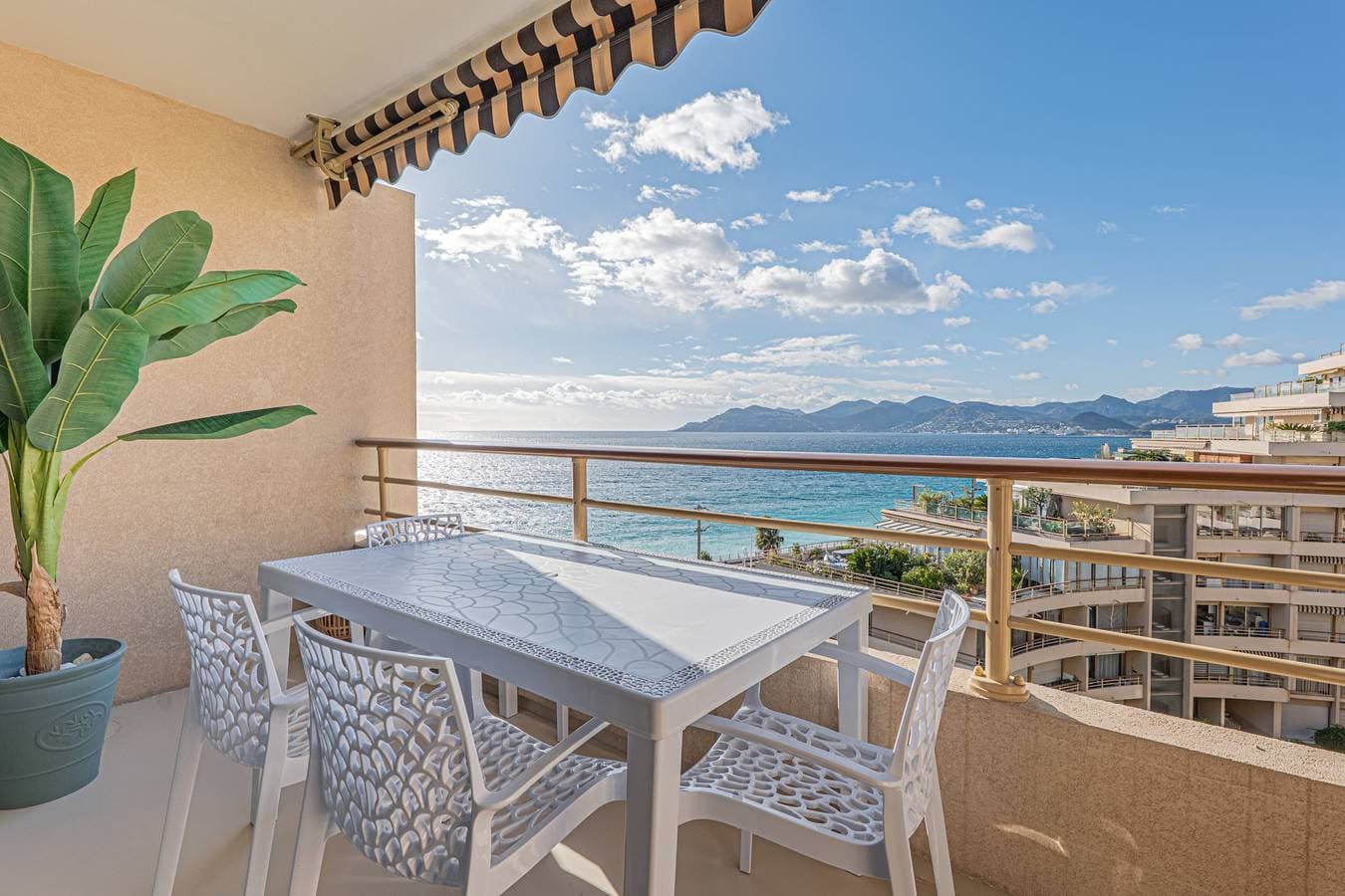Foto 9 von 38: Ferienwohnung für 4 Personen mit Terrasse