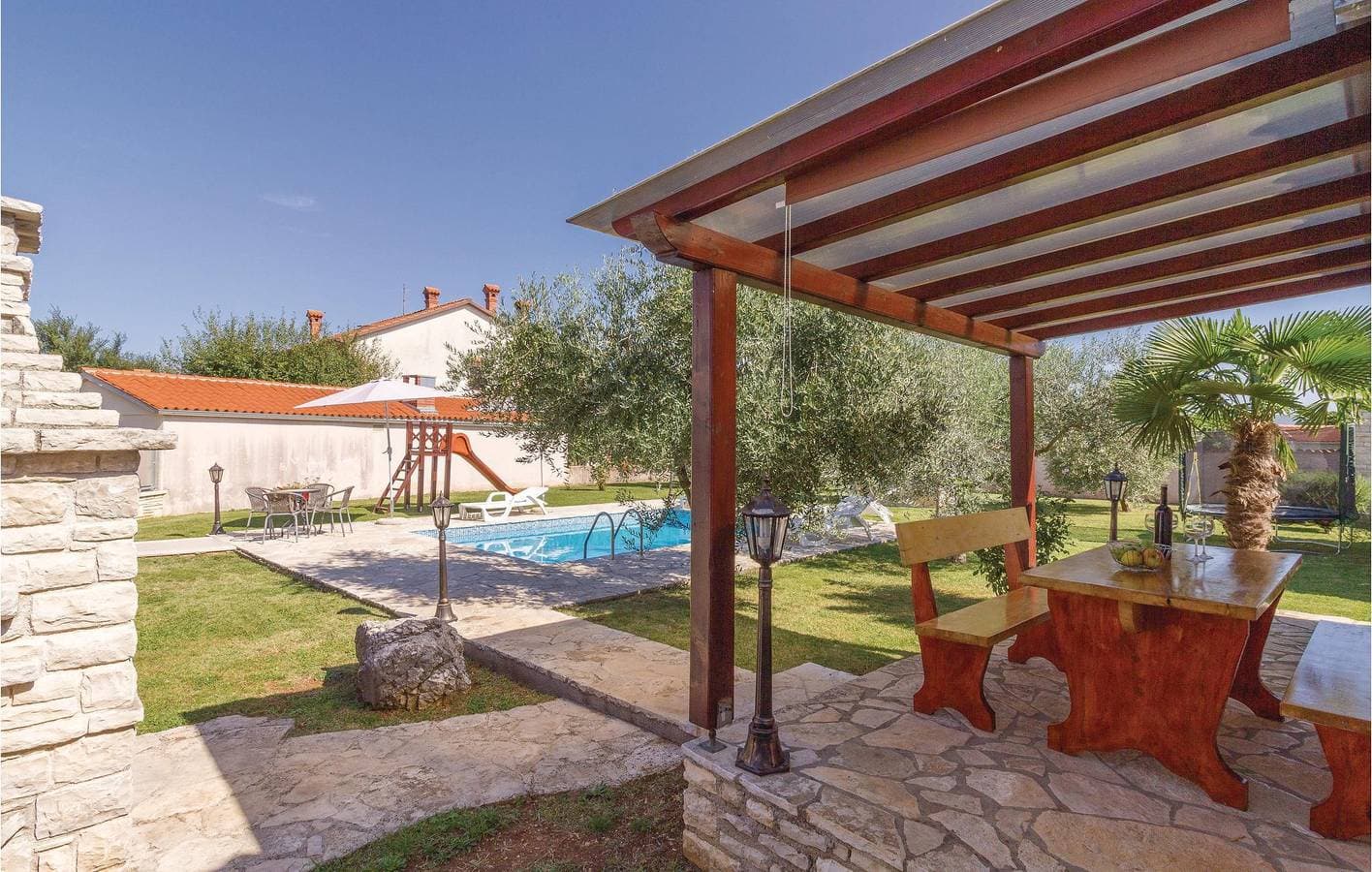 Foto 4 von 35: Charmantes Apartment mit Pool, Terrasse und WLAN in der Nähe des Stadtzentrums von Rebici