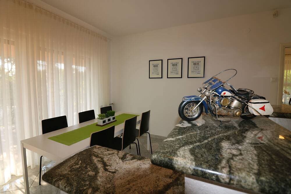 Foto 11 von 30: Familienfreundliche   Wohnung in  1. Stock  mit Pool    fur  6 - 8  Pers