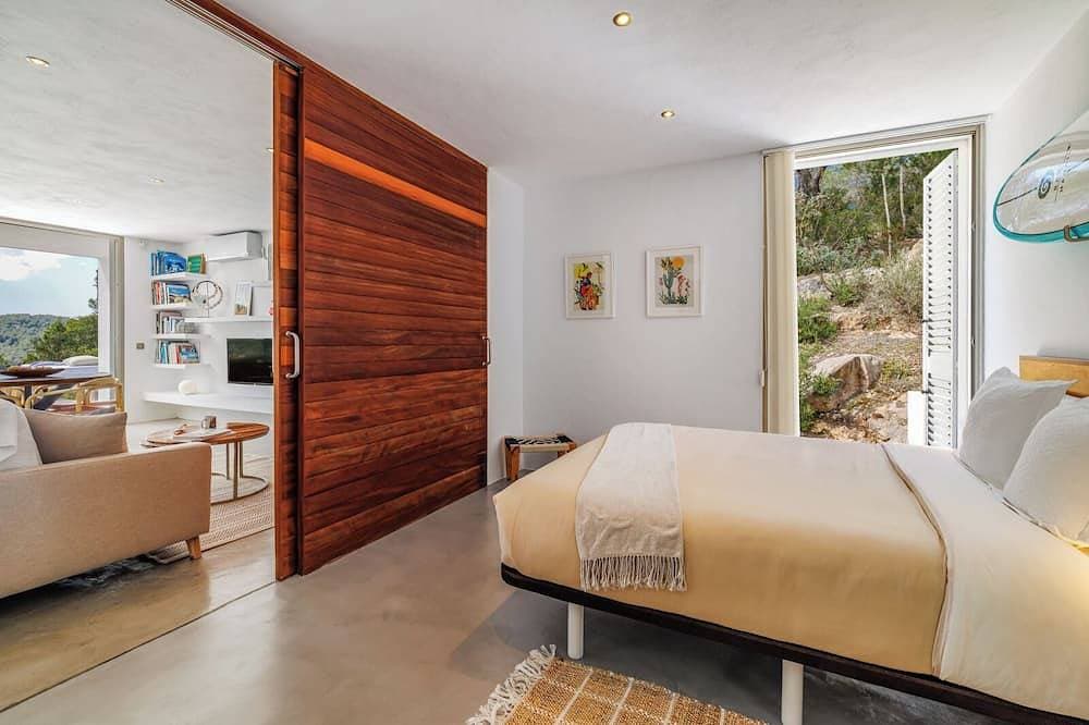 Foto 3 von 30: Ibiza, Neu und modern Haus mit Pool in Sant Josep, 2 Personen