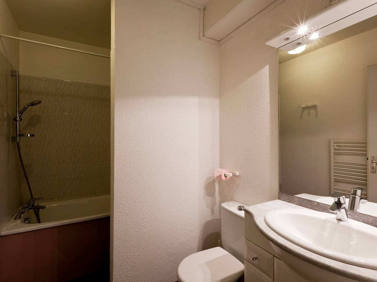Foto 8 von 21: Gemütliches Studio für 2 mit Balkon und WiFi in Brides-les-Bains