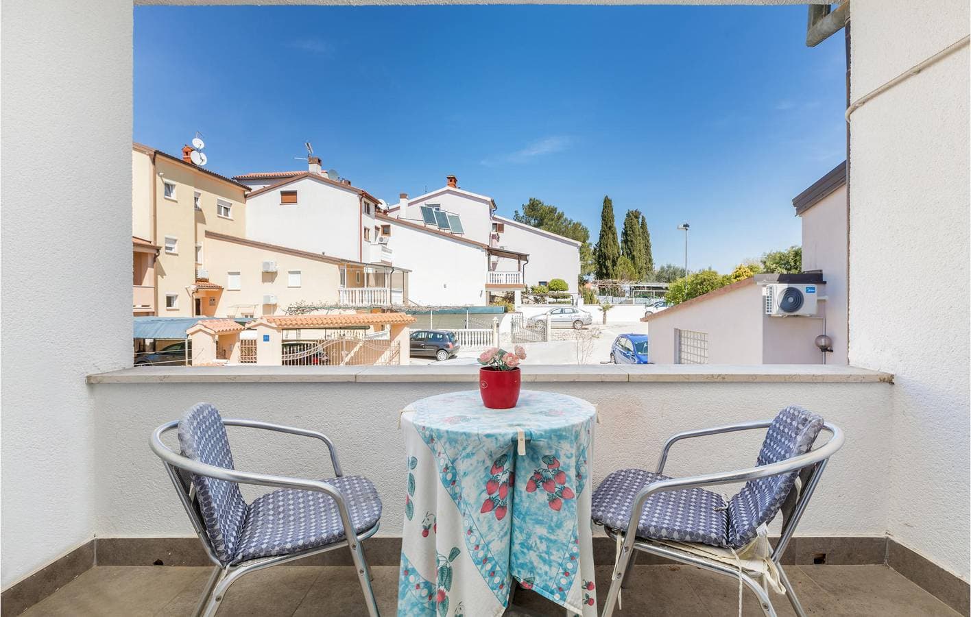 Foto 3 von 22: Charmantes Apartment mit Terrasse in Strandnähe – WLAN und Parkplatz inklusive!