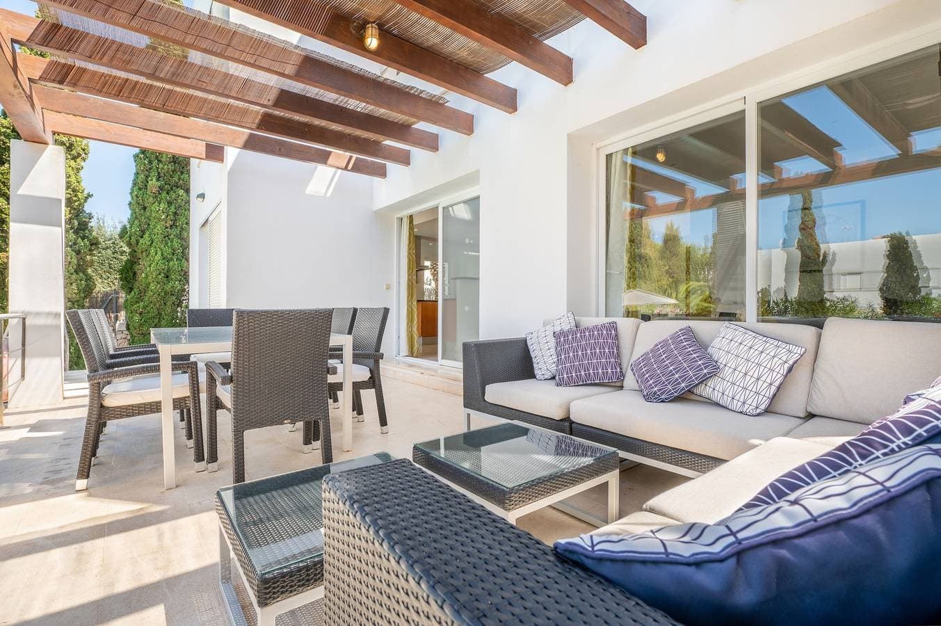Foto 4 von 27: Moderne Villa "Ohana" im Zentrum der Altstadt von Cala d'Or mit Pool