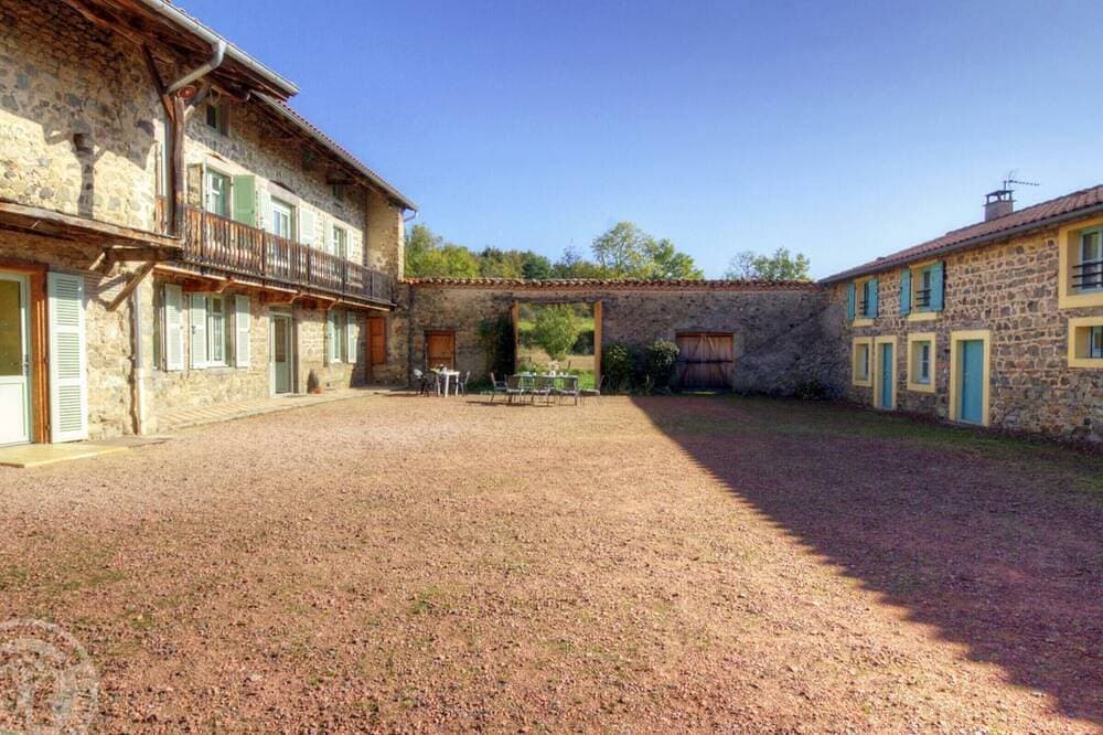 Großes Charaktervolles Ferienhaus für 15 Personen mit Garten in Luré 1