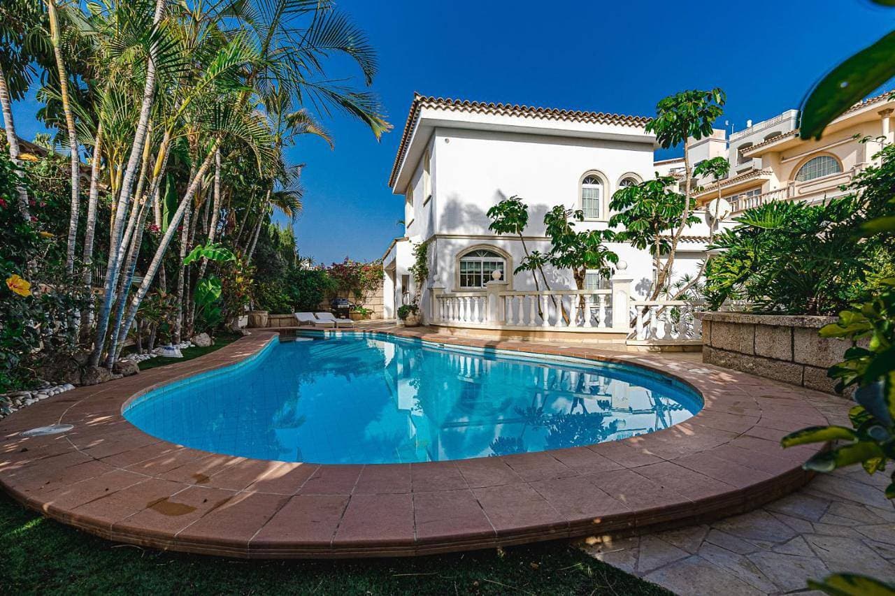 Luxury villa El Duque 1