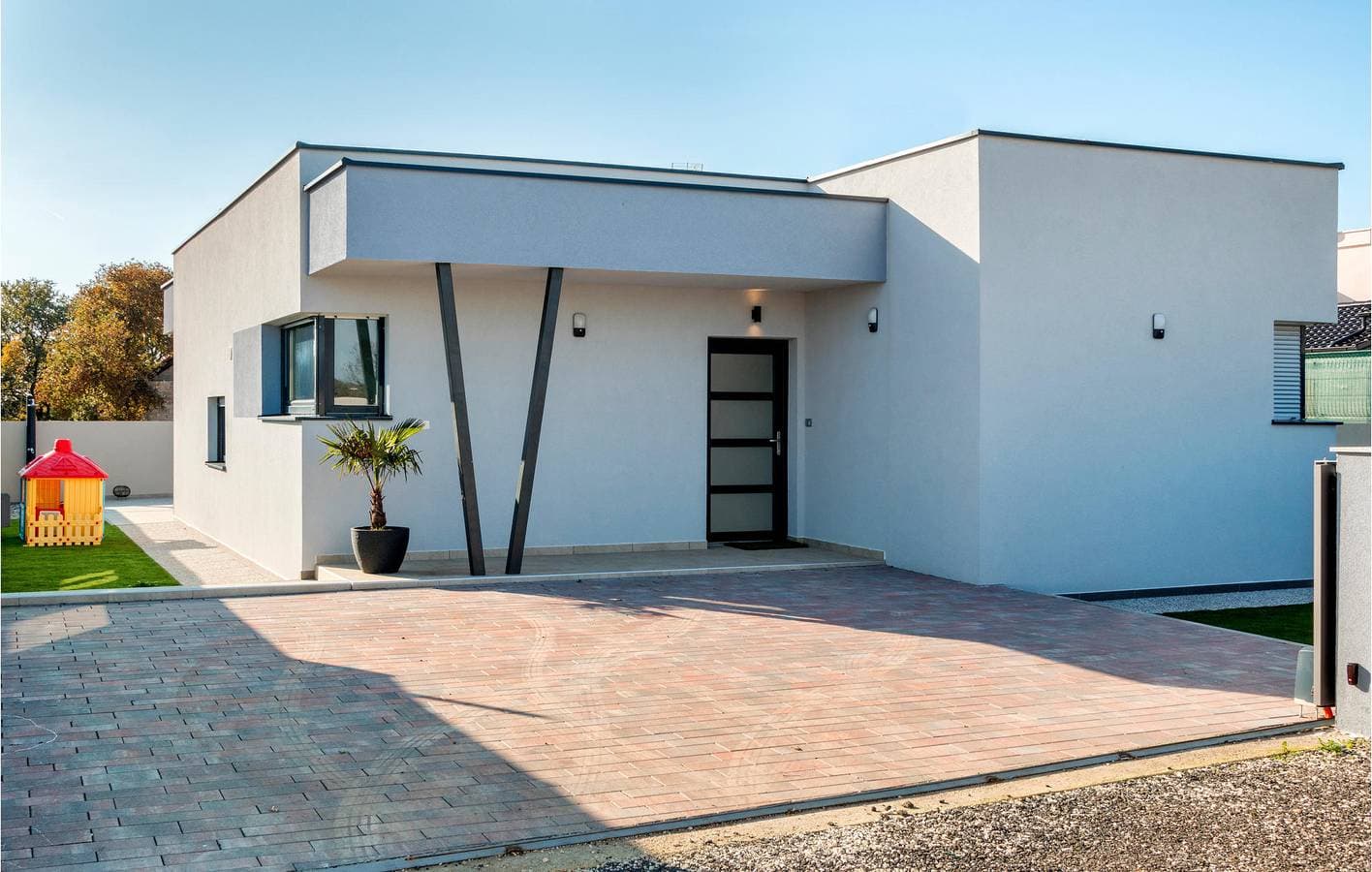 Foto 2 von 25: Geräumige 2-Zimmer-Wohnung mit Pool, Parkplatz und Strand in der Nähe