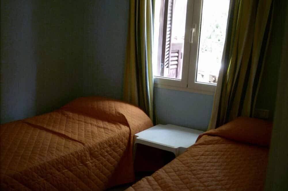 Foto 2 von 20: Comfortable apartment with large veranda overlooking the pool. <br>