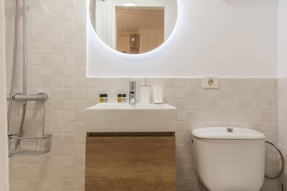 Foto 9 von 22: Newly Renovated Beach Apartment Just Steps to Sand with Dedicated Workspace Area