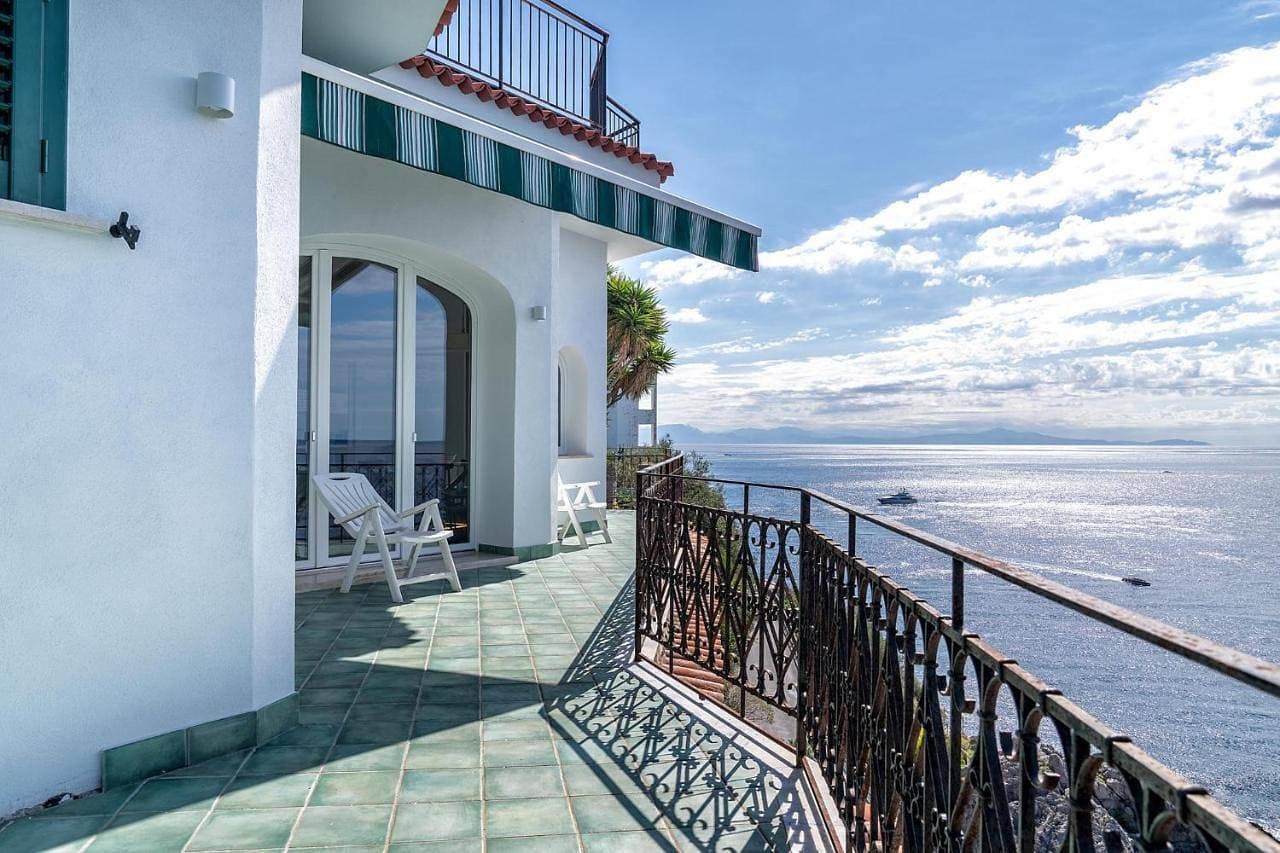 Tower flats, Maiori 1