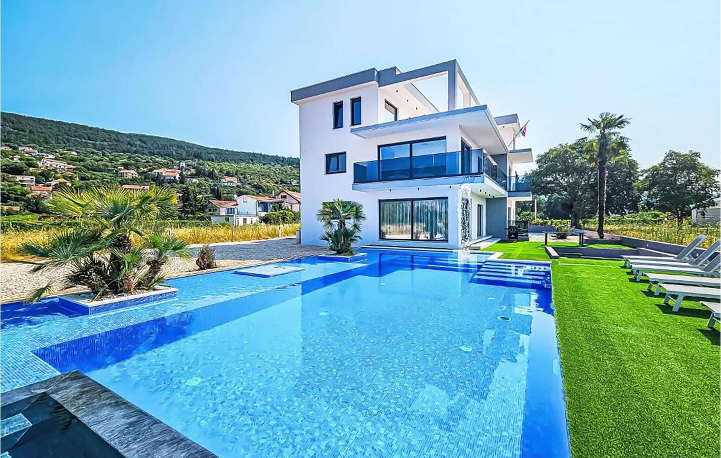 Foto 9 von 40: Ferienhaus für 14 Personen mit Pool