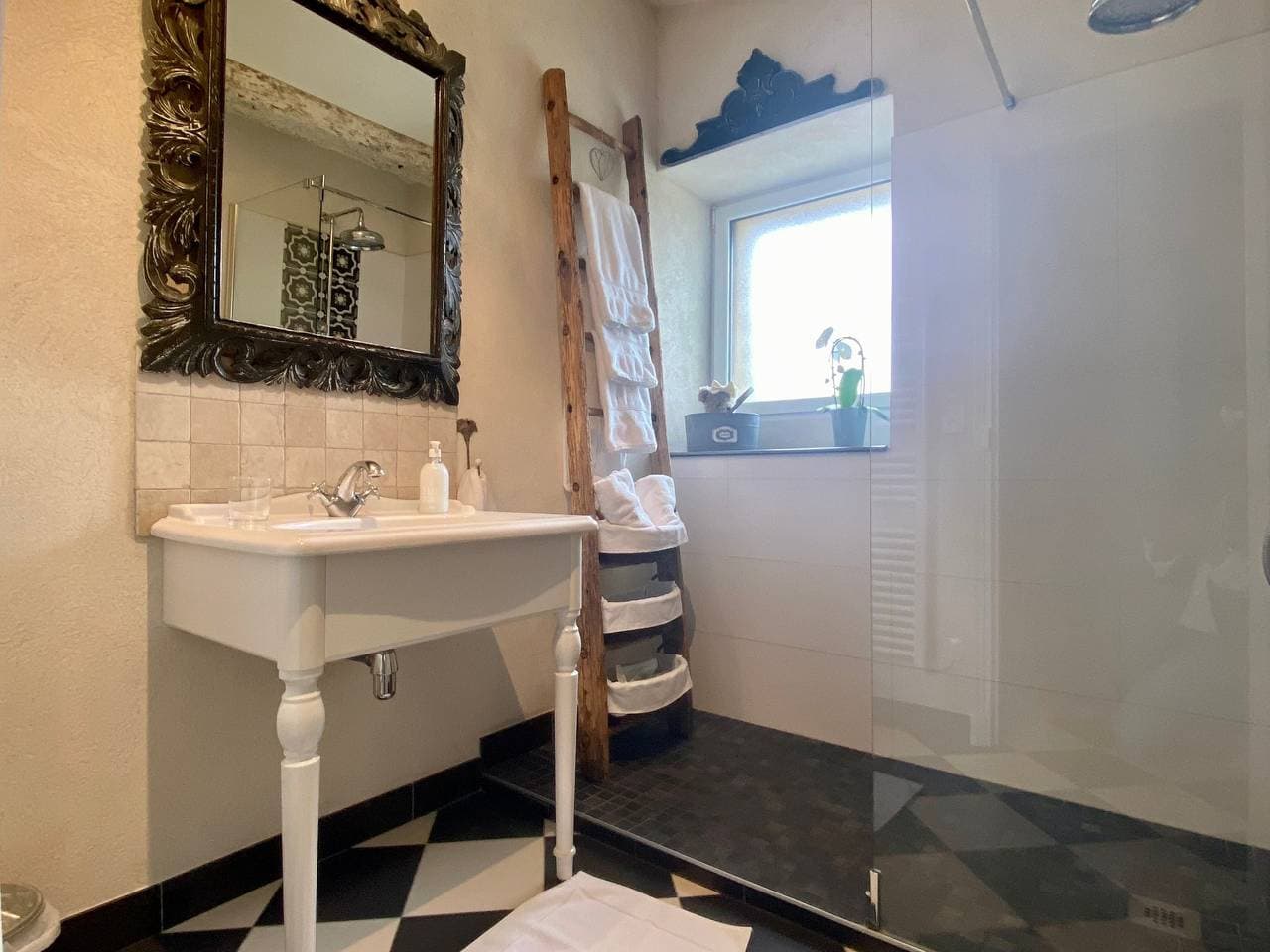 Foto 11 von 16: Charmantes Ferienhaus mit beheiztem Pool und WLAN - 2 Schlafzimmer