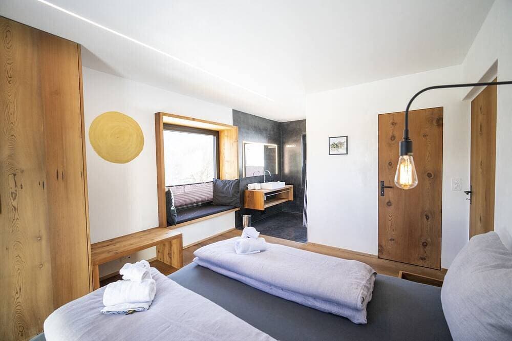 Foto 3 von 30: Chasa Vital - Hochwertige Ferienwohnung mit elegantem Ambiente in Sent