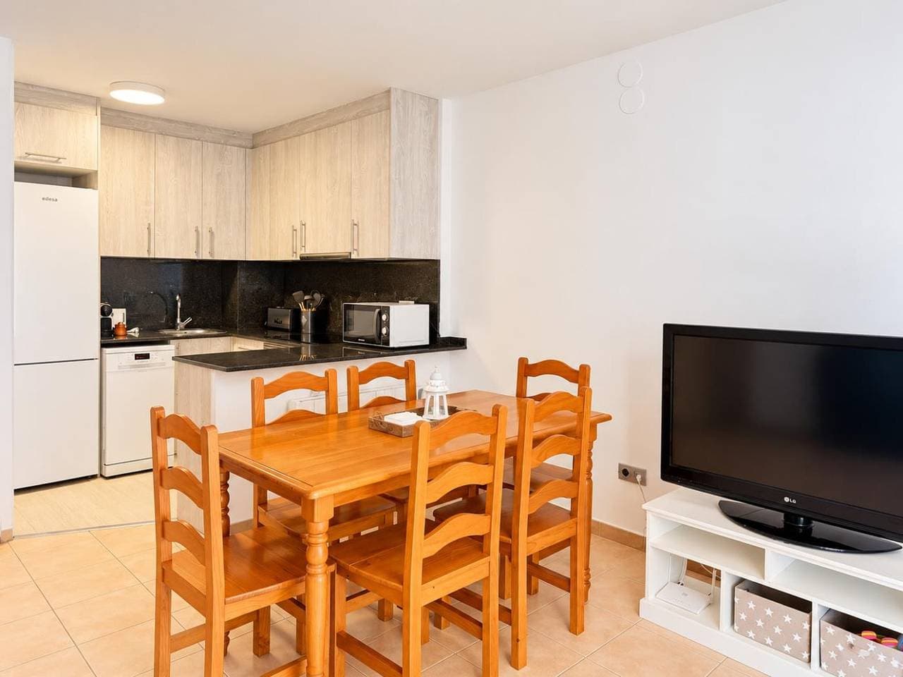 Foto 3 von 14: Neu renovierte Wohnung, 1 Min zum Strand, ruhig, 2 Schlafzimmer, Terrasse, Wi-Fi