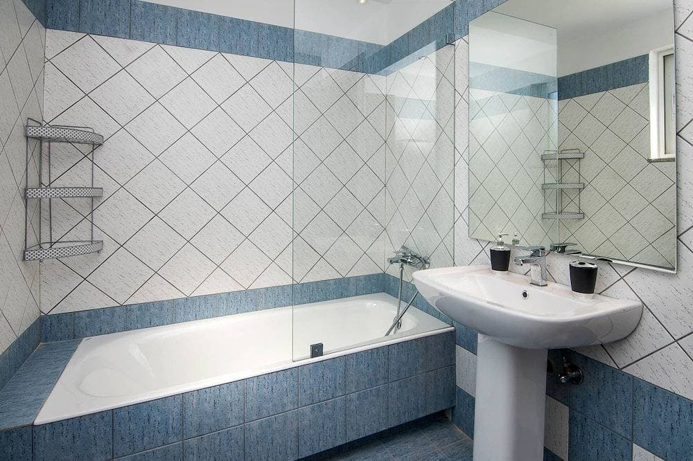 Foto 10 von 29: Luxuriöse Villa ★ Privater Pool ★ Schlafmöglichkeiten für 6 ★ Meerblick ★ Kostenloses Parken