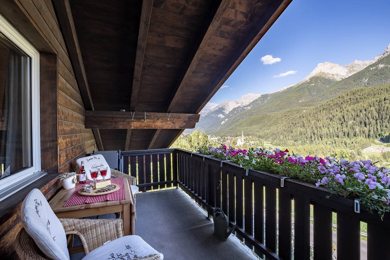 Foto 6 von 20: Chasa Buorcha: Renovierte, aussergewöhnliche 1.5-Zimmer-Dachwohnung mit grossem Panorama-Balkon