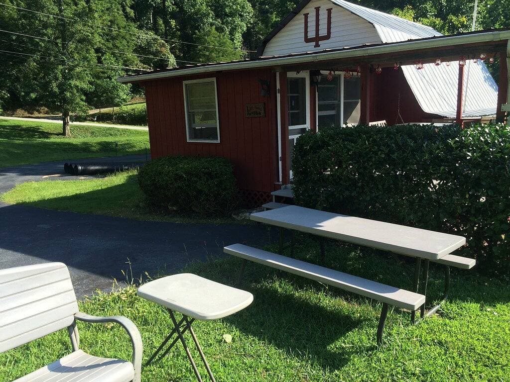 Foto 12 von 21: Alarka Cabin Guest House mit tollen Sonnenuntergängen in den Bergen und WiFi inklusive