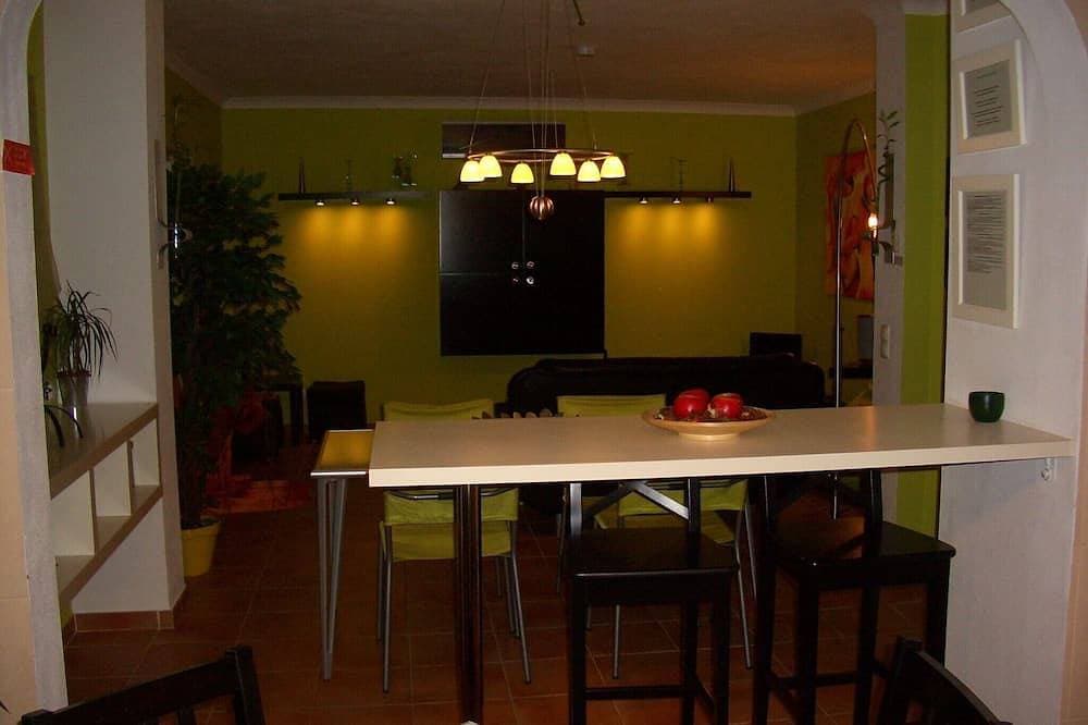 Foto 4 von 15: Charmante, moderne Schlafzimmerwohnung mit Pool in Strandnähe
